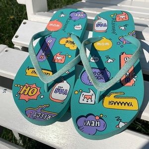 Ataiwee- statement “word bubble” aqua blue flip flops w/sparkle strap size 5/6